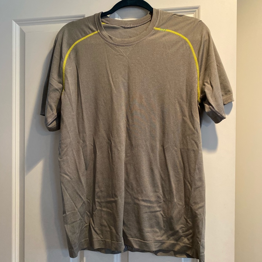 Men’s lulu shirt